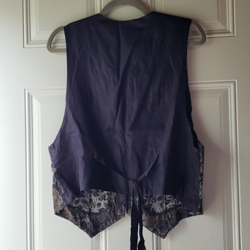 Vest - Picture 3 of 4